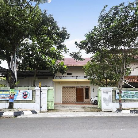 Spot On 90744 Alika Homestay Demak Exterior foto