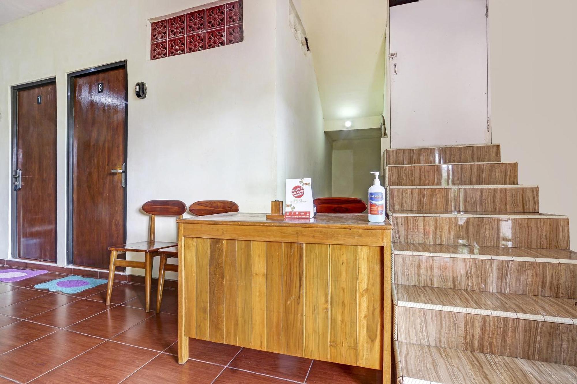 Spot On 90744 Alika Homestay Demak Exterior foto