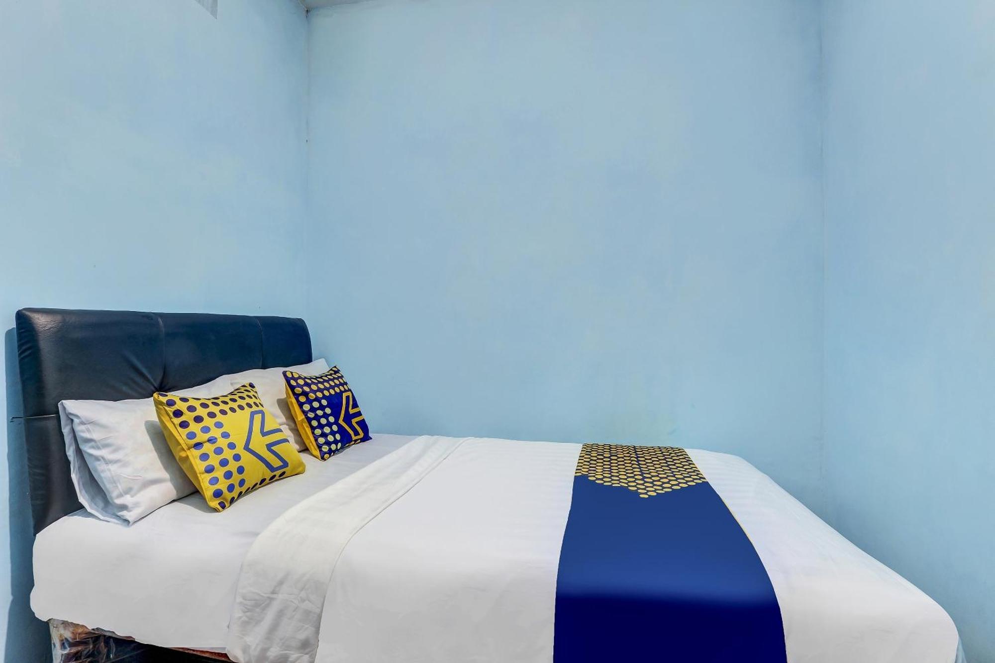 Spot On 90744 Alika Homestay Demak Exterior foto