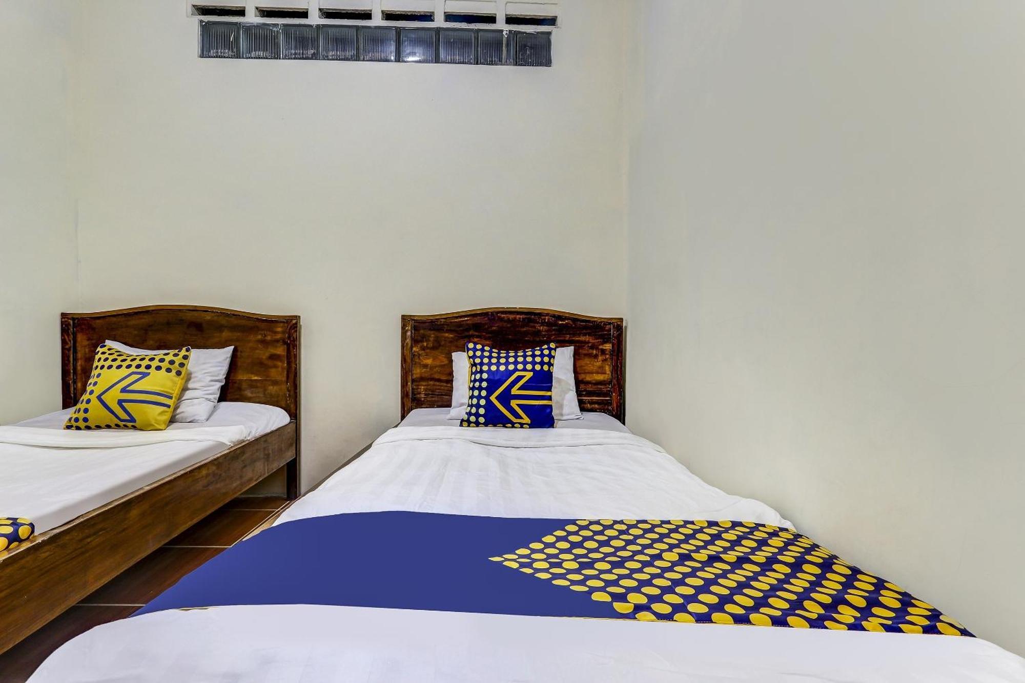 Spot On 90744 Alika Homestay Demak Exterior foto