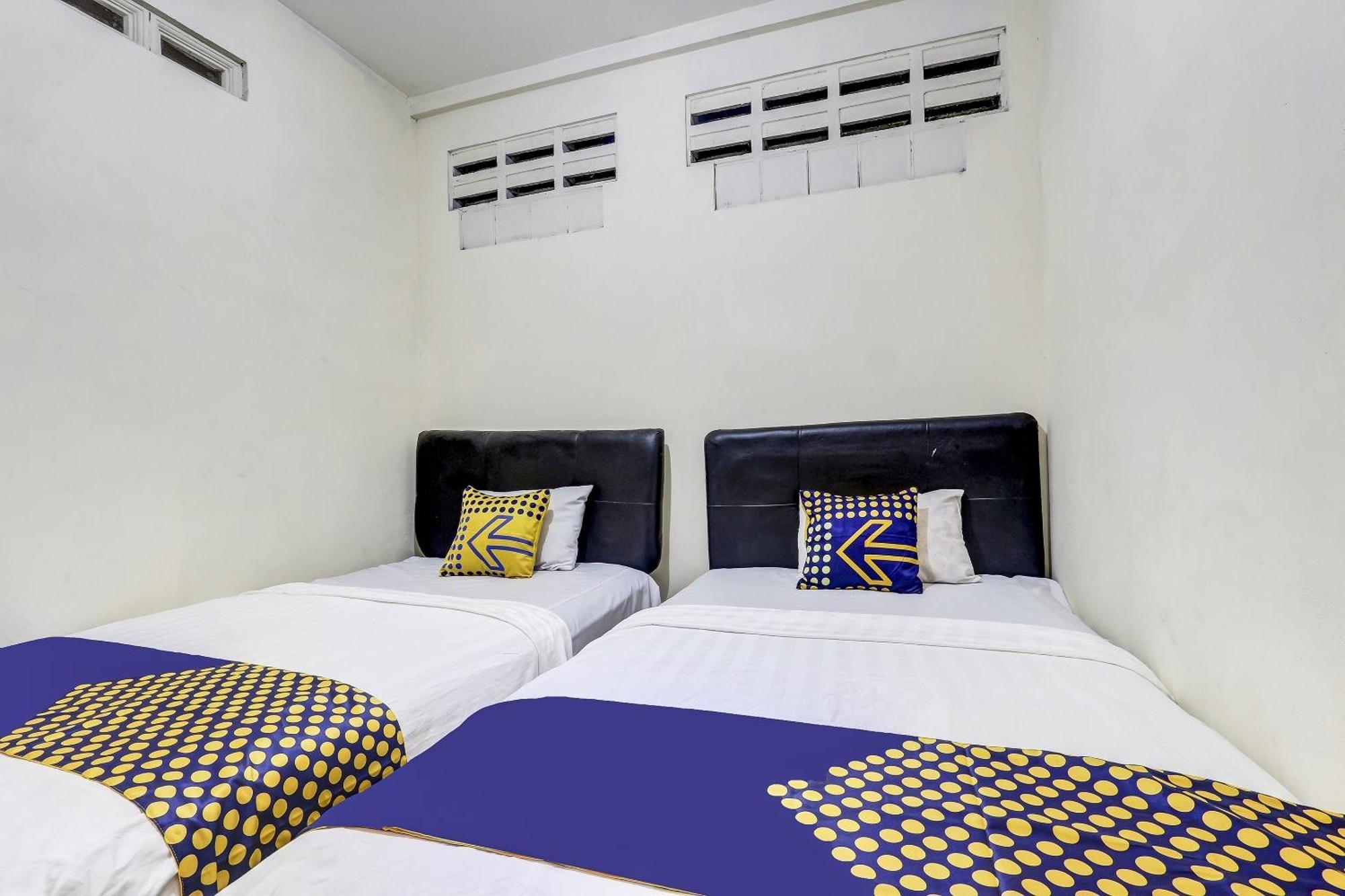 Spot On 90744 Alika Homestay Demak Exterior foto