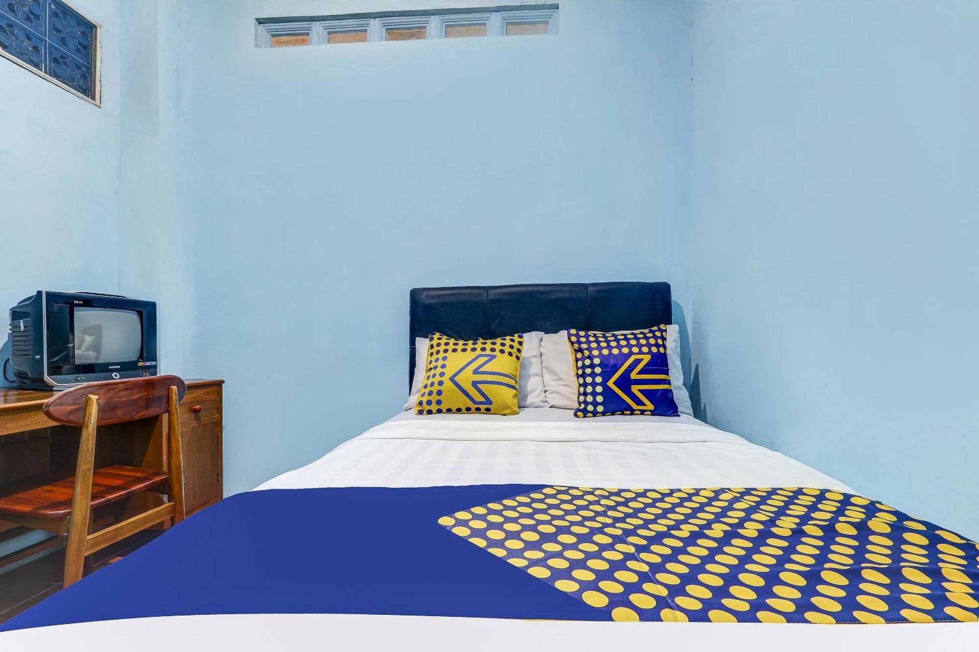 Spot On 90744 Alika Homestay Demak Exterior foto
