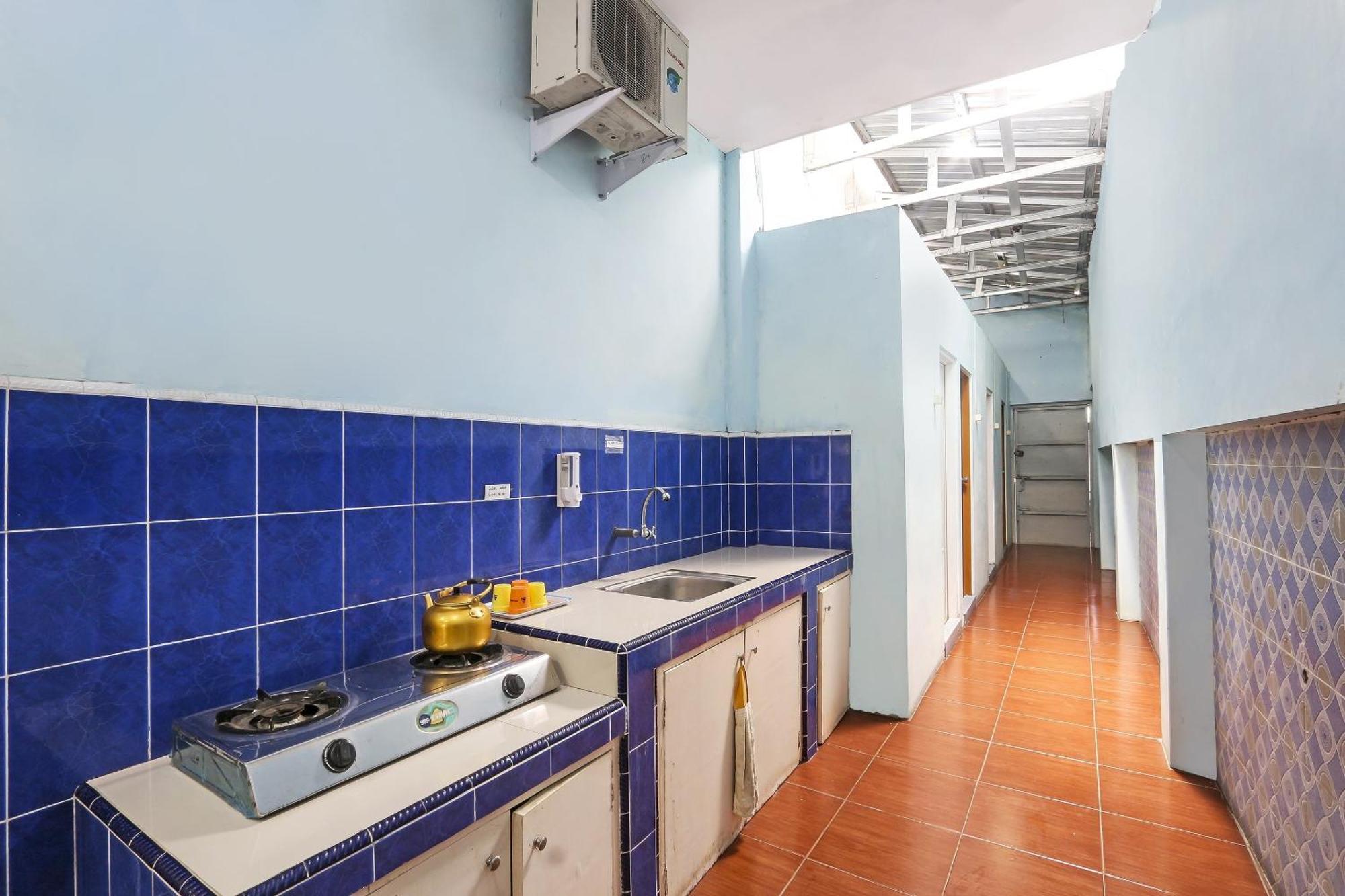 Spot On 90744 Alika Homestay Demak Exterior foto
