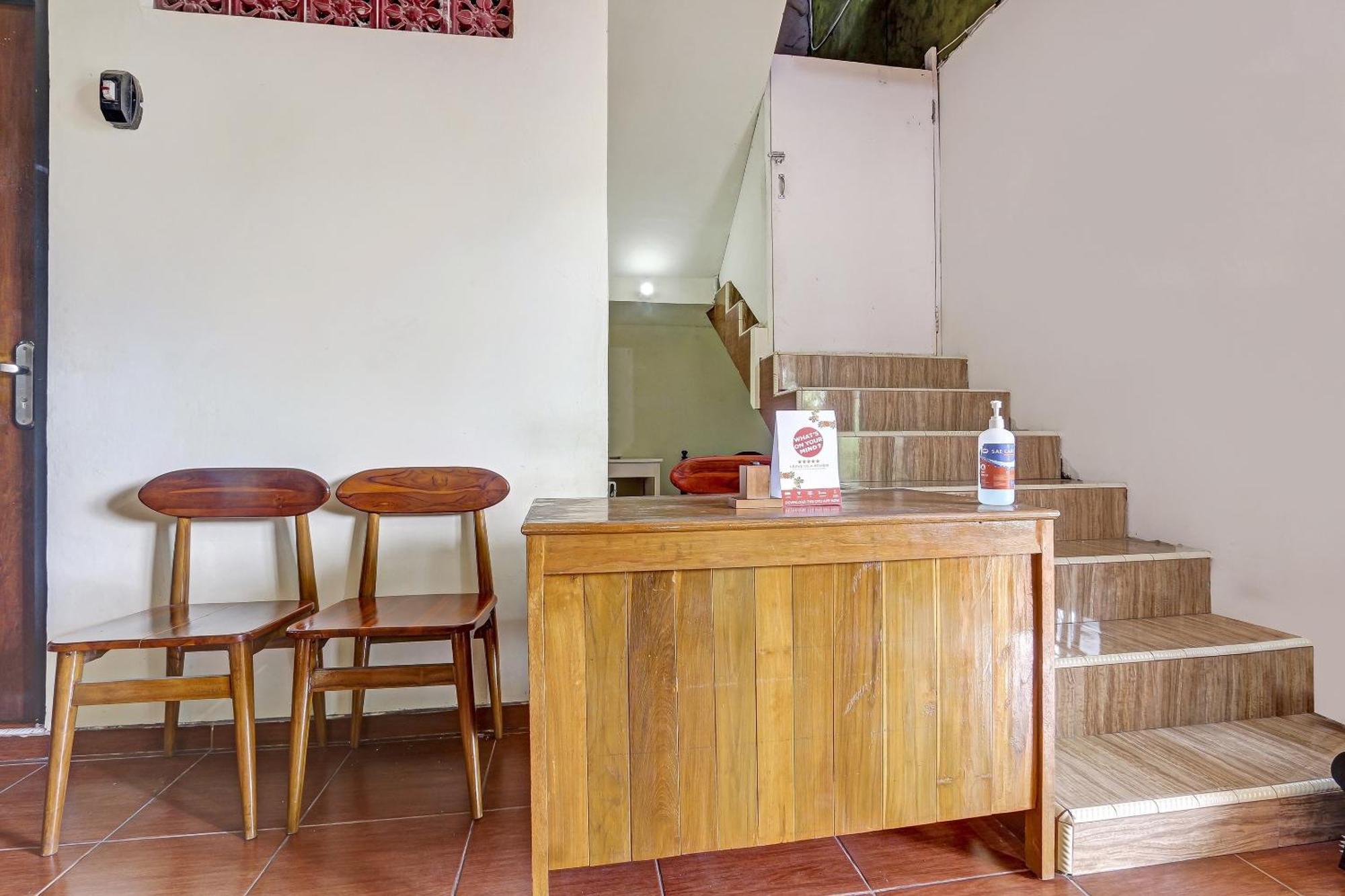 Spot On 90744 Alika Homestay Demak Exterior foto