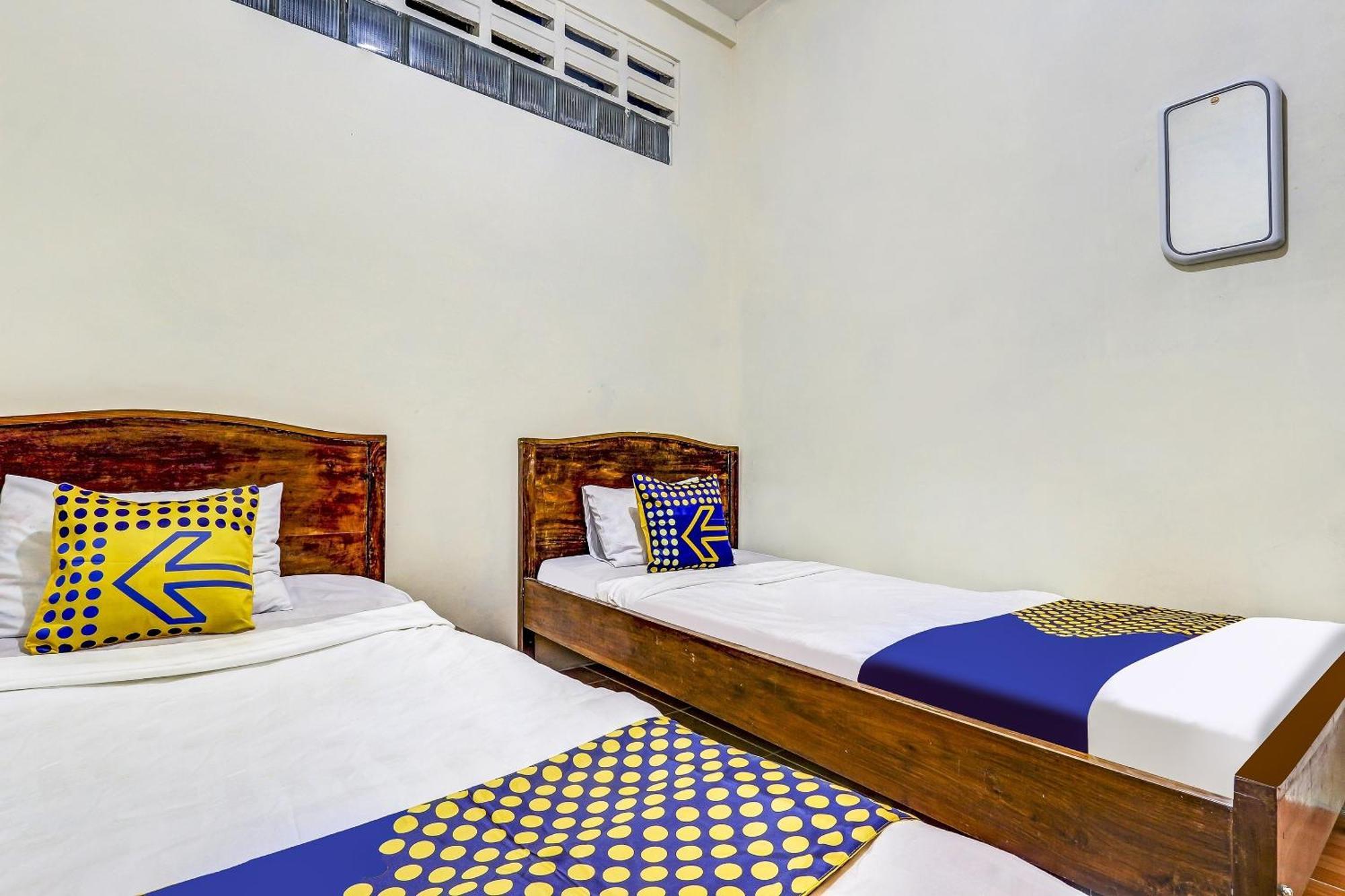 Spot On 90744 Alika Homestay Demak Exterior foto
