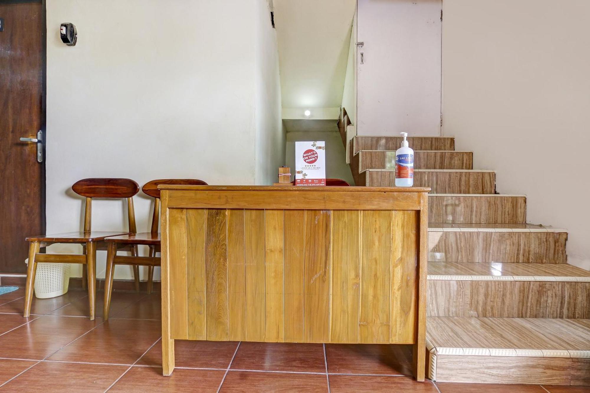 Spot On 90744 Alika Homestay Demak Exterior foto